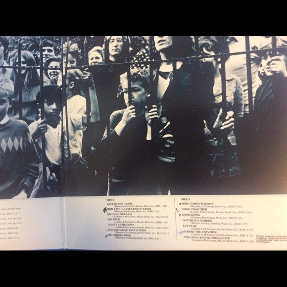 Vinyl The Beatles 1967–1970 exc cond 2 record set - Picture 3 of 4